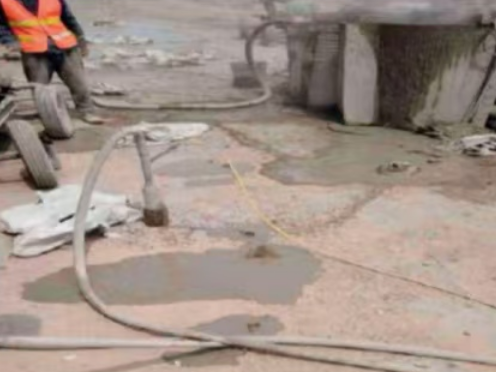 吉木乃水泥混凝土路面板底注浆技术 路面脱空注浆整治方案